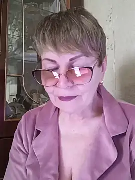 SophieBurns online show from May 29, 9:40 am
