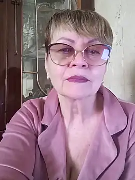 SophieBurns online show from May 30, 8:55 am