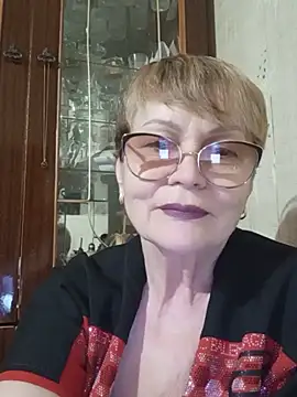 SophieBurns online show from June 17, 3:35 pm