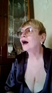 SophieBurns online show from June 25, 10:20 am