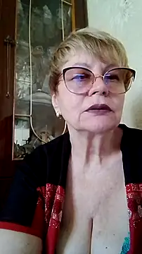 SophieBurns online show from July 11, 9:56 am