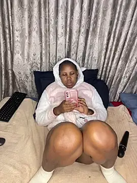 applebae online show from May 6, 7:30 pm