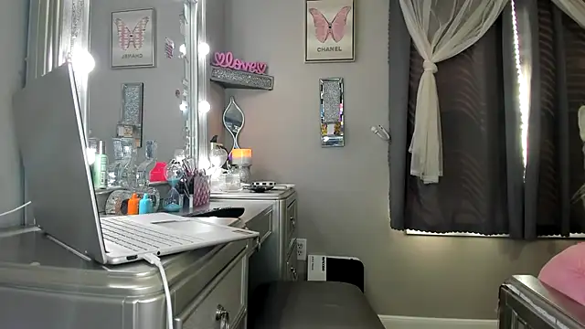 Snapshot of PrincessCutz1 chatting on March 18, 4:10 pm PrincessCutz1 online show from March 18, 4:10 pm