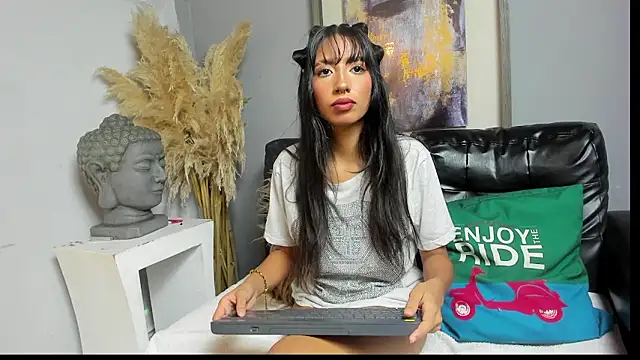 CloeCastillo online show from March 10, 6:18 am