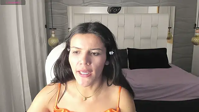 Snapshot of Thaliaa_Lopez chatting on February 18, 9:33 pm Thaliaa Lopez online show from February 18, 9:33 pm