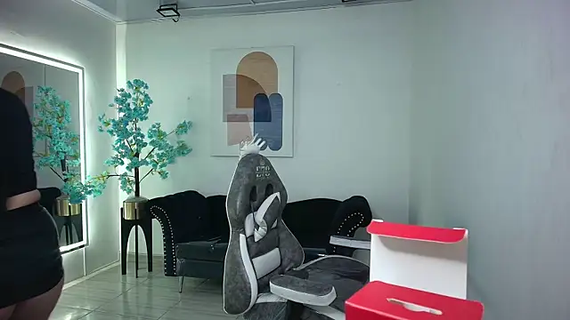 Alanna  scott online show from February 8, 3:32 am