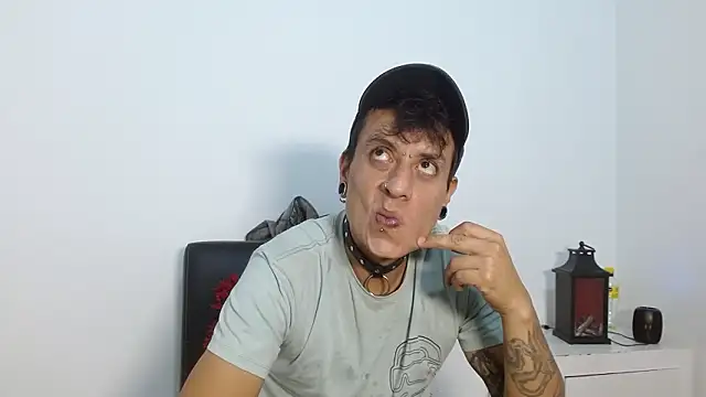 SkinnyDevil12 online show from February 16, 3:35 am