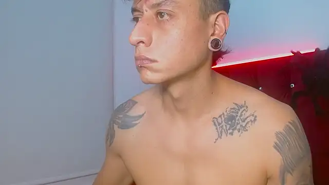 SkinnyDevil12 online show from March 4, 3:45 am