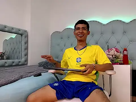 Apolo Richards online show from February 11, 7:30 pm