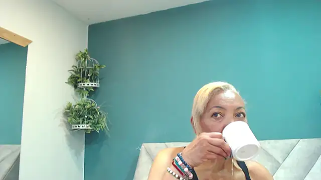 AmelieLux online show from March 10, 5:18 pm