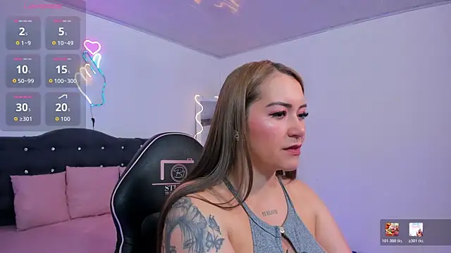 LUNAKITTY TAY online show from April 23, 11:31 am