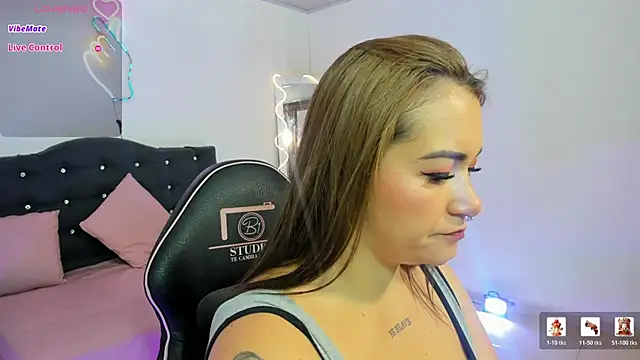LUNAKITTY TAY online show from April 25, 11:35 am