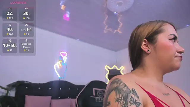 LUNAKITTY TAY online show from June 20, 11:35 am