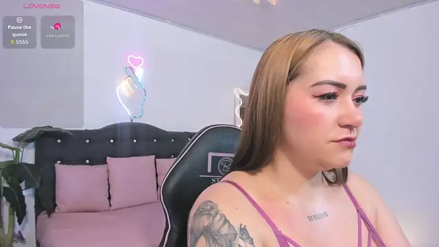 LUNAKITTY TAY online show from June 23, 11:30 am
