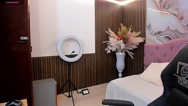 LUNAKITTY TAY online show from July 7, 11:25 am