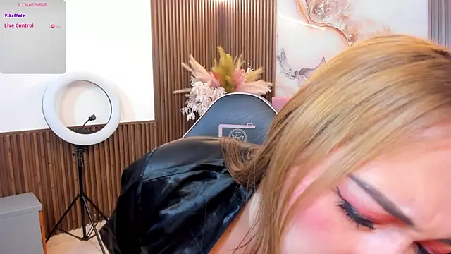 LUNAKITTY TAY online show from July 8, 11:37 am
