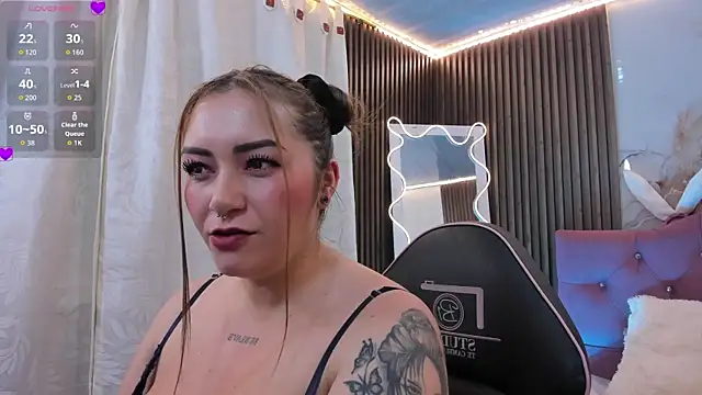 LUNAKITTY TAY online show from July 30, 11:31 am