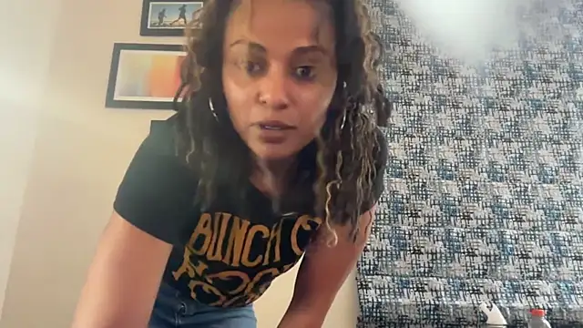 Goldie Glows63 online show from March 6, 6:43 am