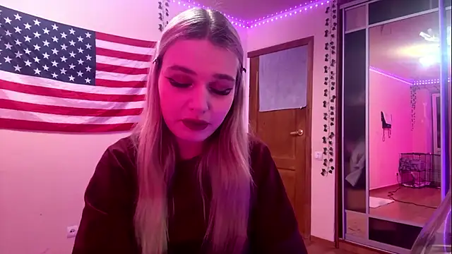 MiaBerlateen online show from March 9, 7:18 pm