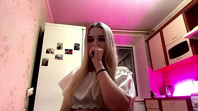 MiaBerlateen online show from March 10, 7:41 pm