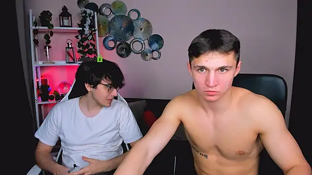 Snapshot of emmanuel_shine chatting on March 13, 8:04 pm emmanuel shine online show from March 13, 8:04 pm