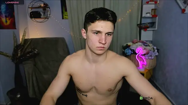 Snapshot of emmanuel_shine chatting on March 14, 8:03 pm emmanuel shine online show from March 14, 8:03 pm