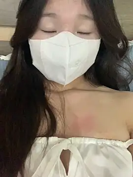 Snapshot of Rin-yiyi chatting on March 4, 5:13 am Rin-yiyi online show from March 4, 5:13 am