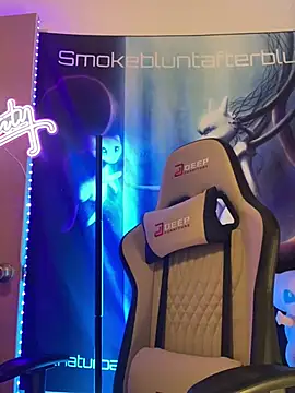 Smokebluntafterblunt online show from February 24, 12:47 pm