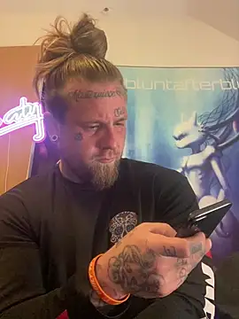 Snapshot of Smokebluntafterblunt chatting on May 22, 10:32 am Smokebluntafterblunt online show from May 22, 10:32 am