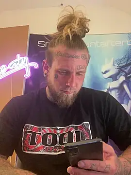 Snapshot of Smokebluntafterblunt chatting on May 25, 12:38 am Smokebluntafterblunt online show from May 25, 12:38 am