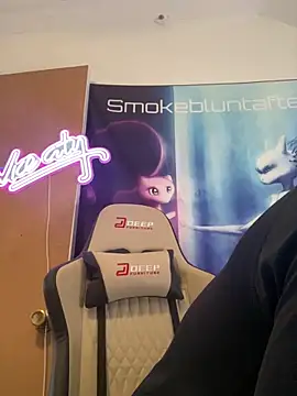 Snapshot of Smokebluntafterblunt chatting on May 25, 7:20 pm Smokebluntafterblunt online show from May 25, 7:20 pm