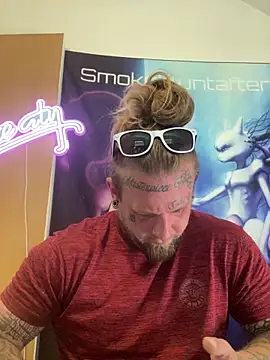 Snapshot of Smokebluntafterblunt chatting on June 2, 5:37 pm Smokebluntafterblunt online show from June 2, 5:37 pm