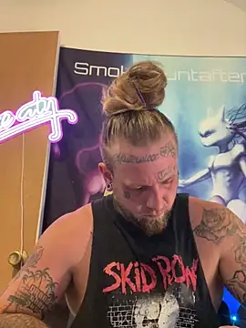 Snapshot of Smokebluntafterblunt chatting on June 19, 3:16 pm Smokebluntafterblunt online show from June 19, 3:16 pm