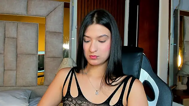 Snapshot of AgathaSanderhs_ chatting on February 13, 3:13 am AgathaSanderhs online show from February 13, 3:13 am