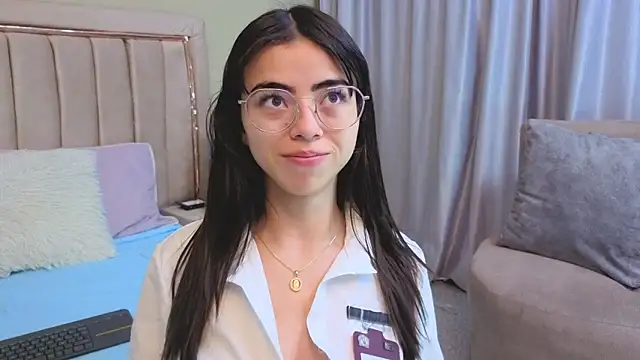 Mia Naive online show from April 30, 11:38 am