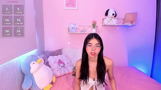 Mia Naive online show from July 30, 1:10 pm