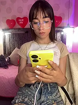 alahia pink online show from February 18, 3:13 am