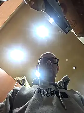 pareja47 online show from February 6, 8:01 pm