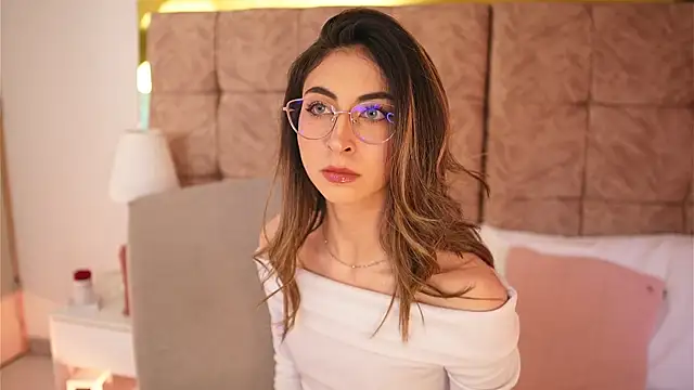 Snapshot of EmmaClark__ chatting on August 6, 8:00 pm EmmaClark online show from August 6, 8:00 pm