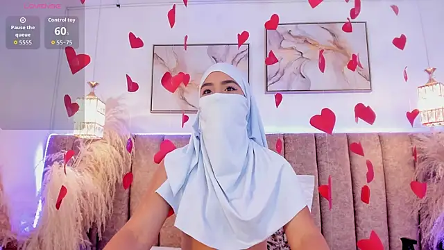 Yaasmin  online show from February 13, 7:10 pm