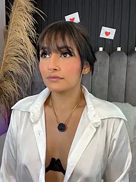 Nanda vixen  online show from February 15, 9:00 pm