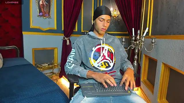 ItsZairen online show from March 14, 3:45 am