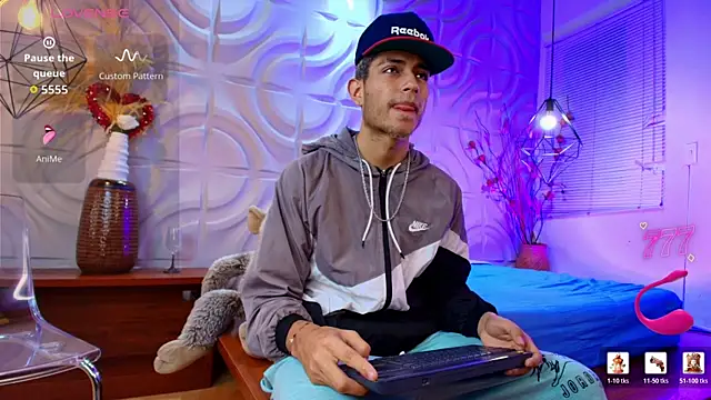 Snapshot of ItsZairen chatting on May 15, 3:24 am ItsZairen online show from May 15, 3:24 am