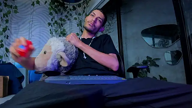 ItsZairen online show from July 13, 4:04 am