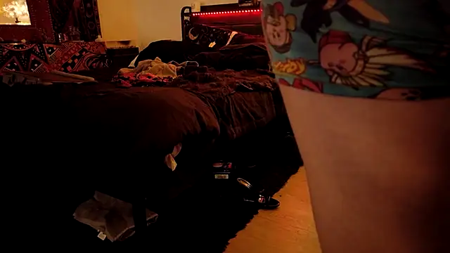 Snapshot of honeybb888 chatting on March 21, 6:51 am honeybb888 online show from March 21, 6:51 am