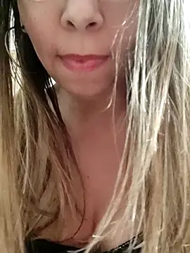 Snapshot of miel02 chatting on February 27, 2:00 am miel02 online show from February 27, 2:00 am