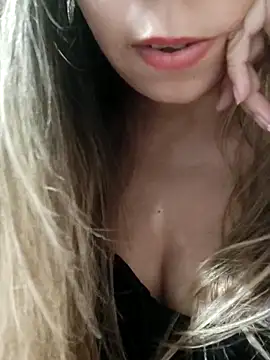 Snapshot of miel02 chatting on March 28, 12:10 am miel02 online show from March 28, 12:10 am