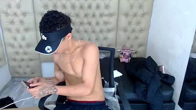 keiandrenne online show from March 8, 2:37 am