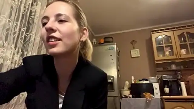 CharmingBlonde online show from March 15, 6:25 pm