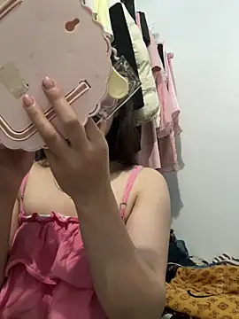 Snapshot of cuty_lusy chatting on May 31, 11:28 pm cuty lusy online show from May 31, 11:28 pm